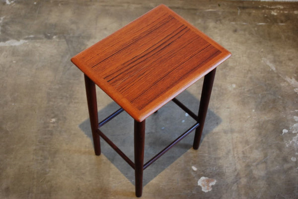 サイドテーブル