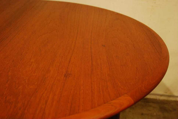 ラウンドテーブル