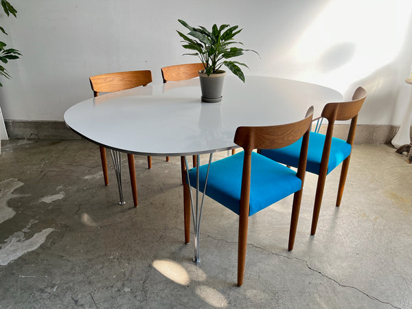 スーパー楕円テーブル by FRITZ HANSEN