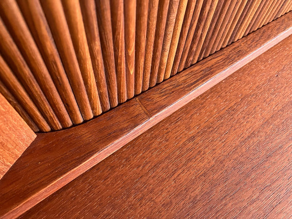 ビューローシェルフ by Johannes Sorth