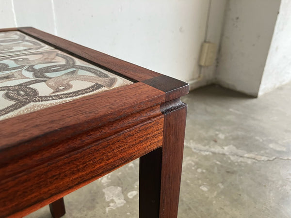 タイルトップテーブル