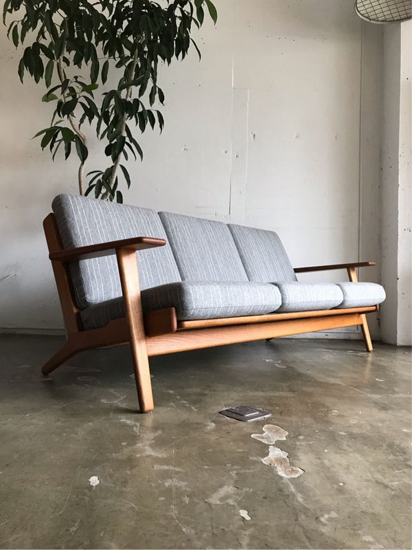 GE290　3シーターソファ　by　Hans.J.Wegner