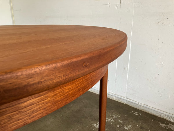 ラウンドテーブル