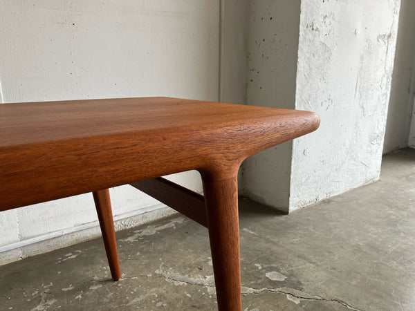 コーヒーテーブル by Johannes Andersen