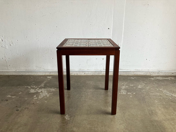 タイルトップテーブル