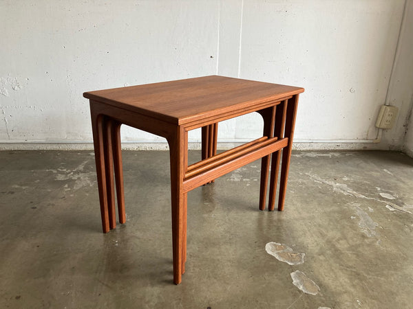 ネストテーブル