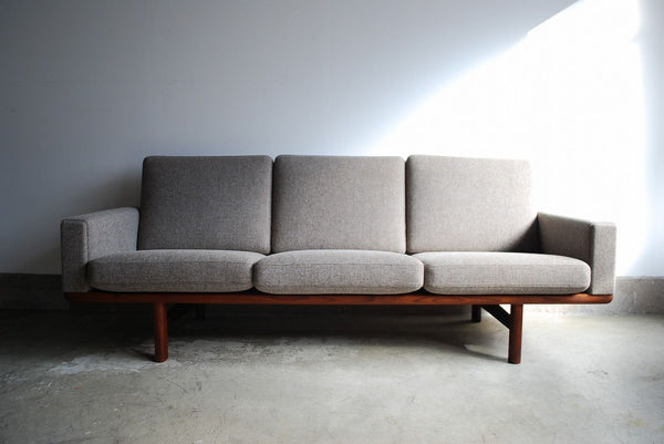 GE236-３　by　Hans.J.Wegner