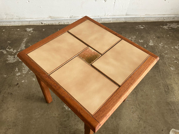 タイルトップテーブル