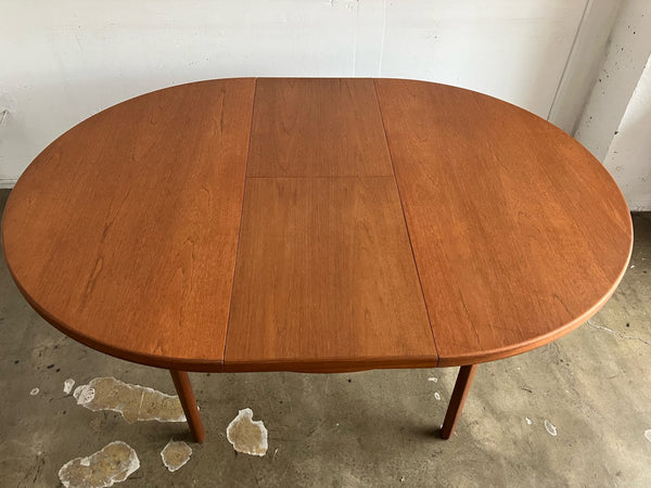 ラウンドテーブル