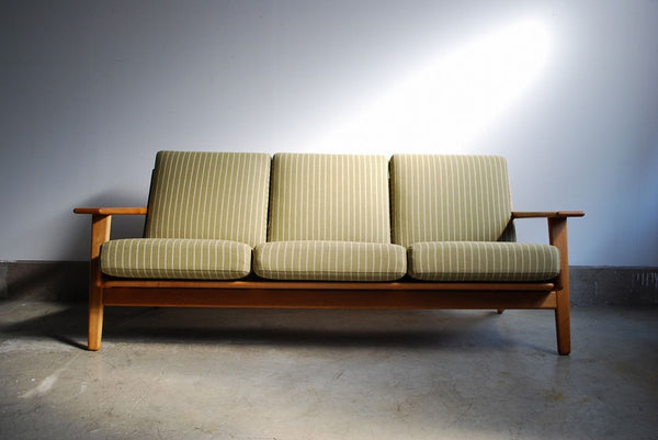 GE-290　３シーターソファ　by　Hans.J.Wegner