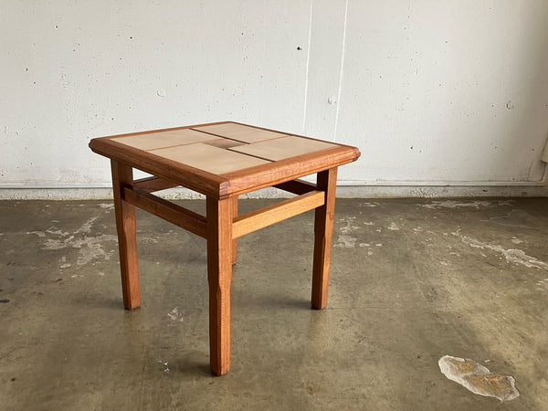 タイルトップテーブル