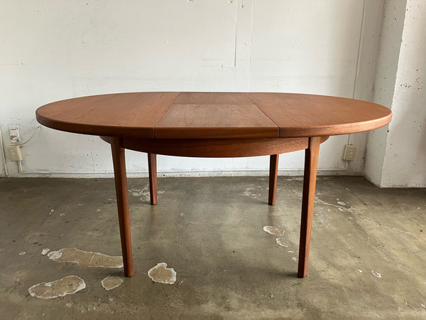 ラウンドテーブル