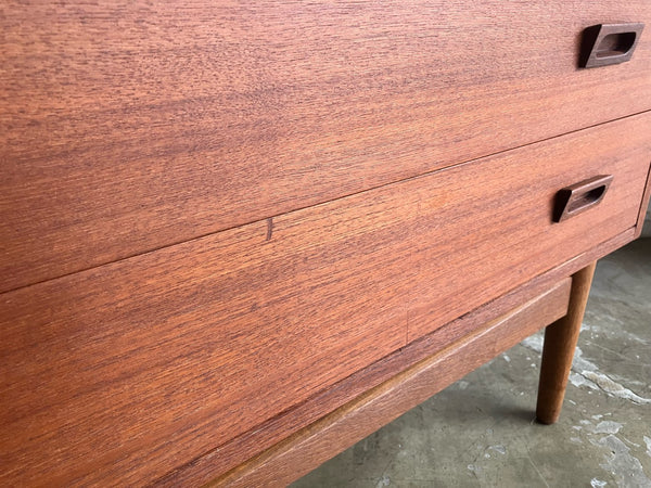 ビューローシェルフ by Johannes Sorth