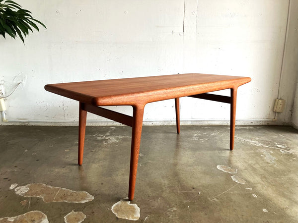 コーヒーテーブル by Johannes Andersen