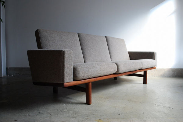 GE236-３　by　Hans.J.Wegner