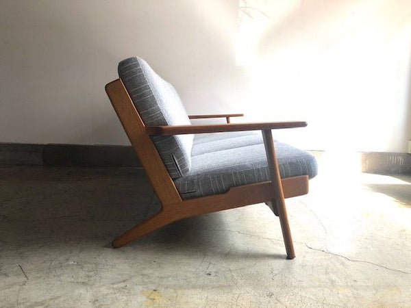 GE290　3シーターソファ　by　Hans.J.Wegner