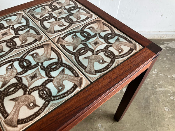 タイルトップテーブル