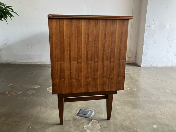 サイドボード by Beautility