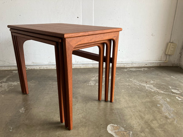 ネストテーブル