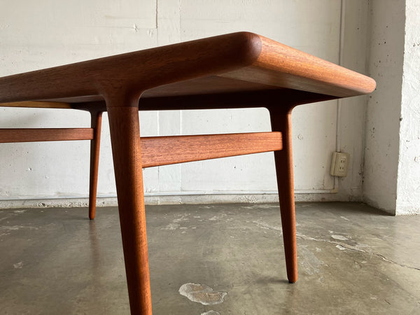 コーヒーテーブル by Johannes Andersen