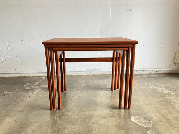 ネストテーブル