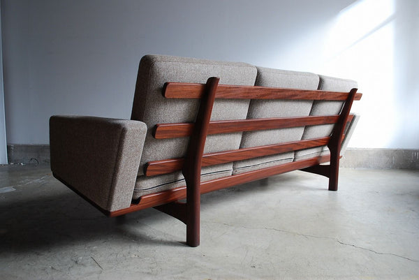 GE236-３　by　Hans.J.Wegner