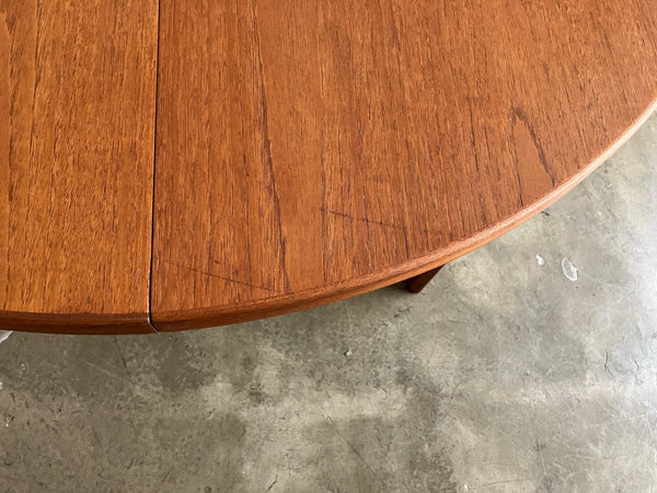 ラウンドテーブル