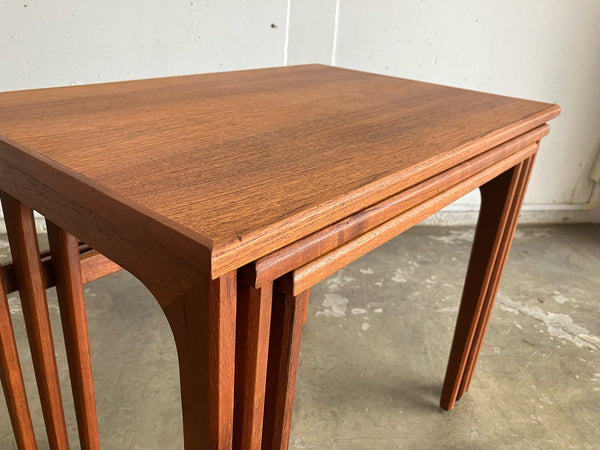 ネストテーブル