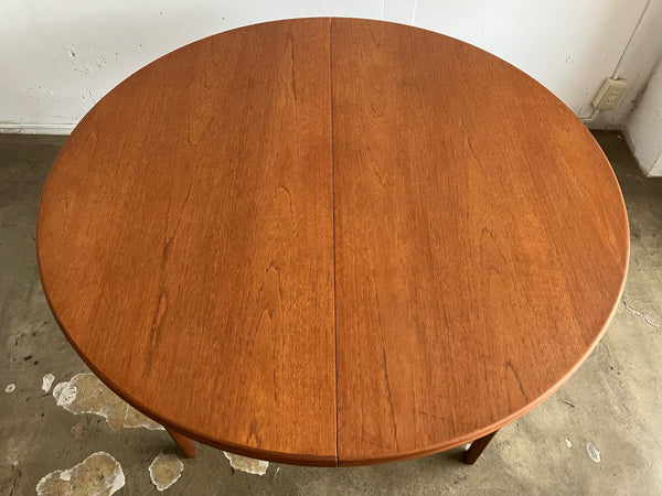 ラウンドテーブル