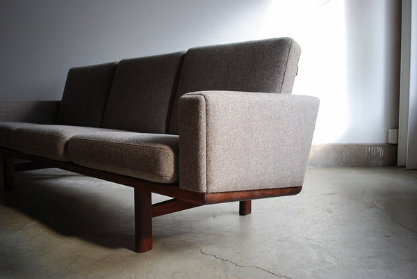 GE236-３　by　Hans.J.Wegner