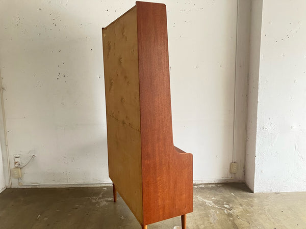 ビューローシェルフ by Johannes Sorth