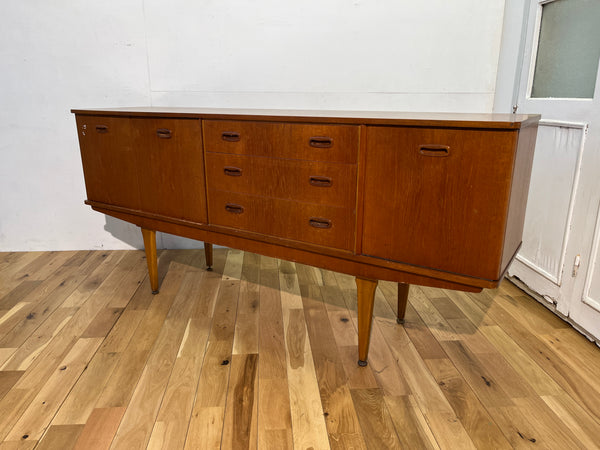 サイドボード by STONEHILL FURNITURE