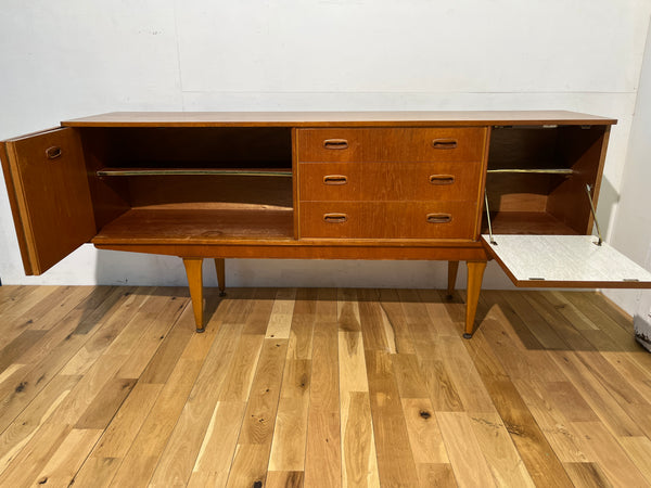 サイドボード by STONEHILL FURNITURE