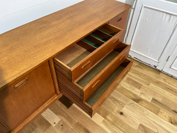 サイドボード by STONEHILL FURNITURE