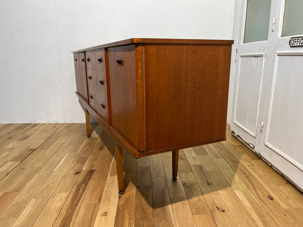 サイドボード by STONEHILL FURNITURE