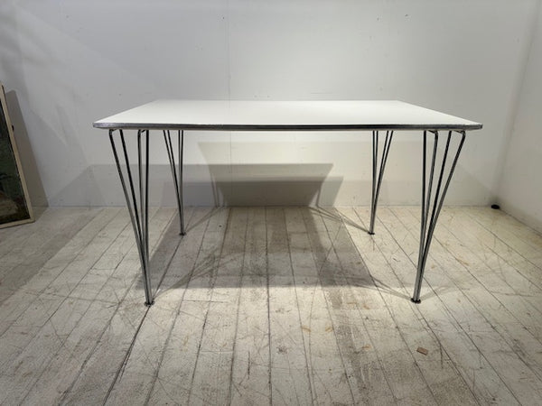 B-table by Piet Hein & Bruno Mathsson for FRITZ HANSEN