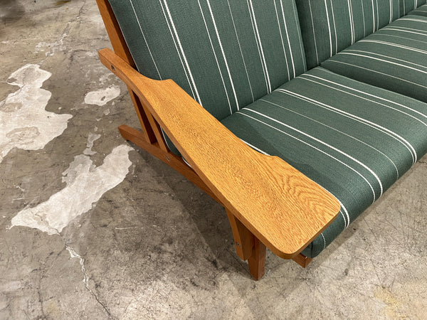 3シーターソファ "GE375-3" by Hans J.Wegner for GETAMA