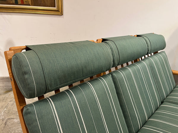 3シーターソファ "GE375-3" by Hans J.Wegner for GETAMA