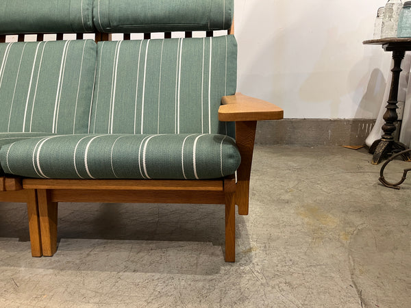 3シーターソファ "GE375-3" by Hans J.Wegner for GETAMA