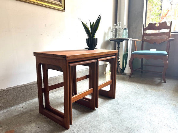 ネストテーブル by McINTOSH