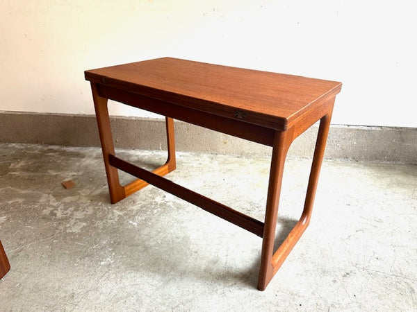 ネストテーブル by McINTOSH