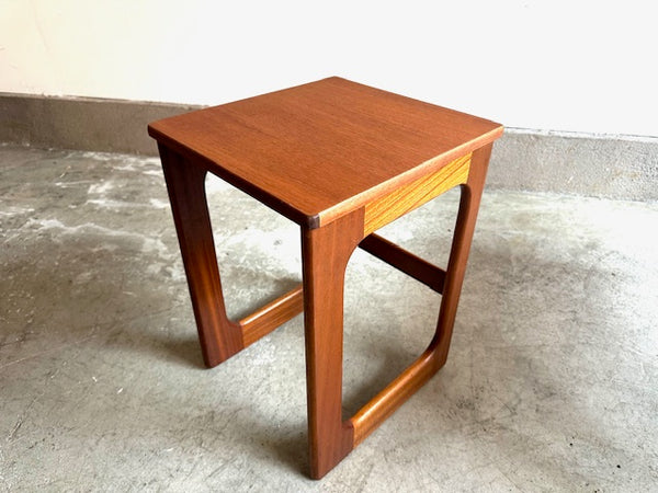 ネストテーブル by McINTOSH