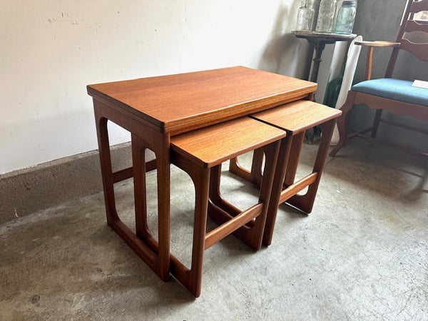 ネストテーブル by McINTOSH