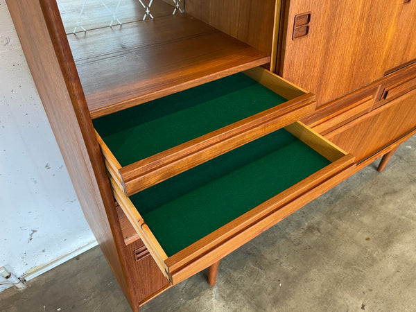 ラージキャビネット by Aerthoj Jensen ＆ Molholm Herning