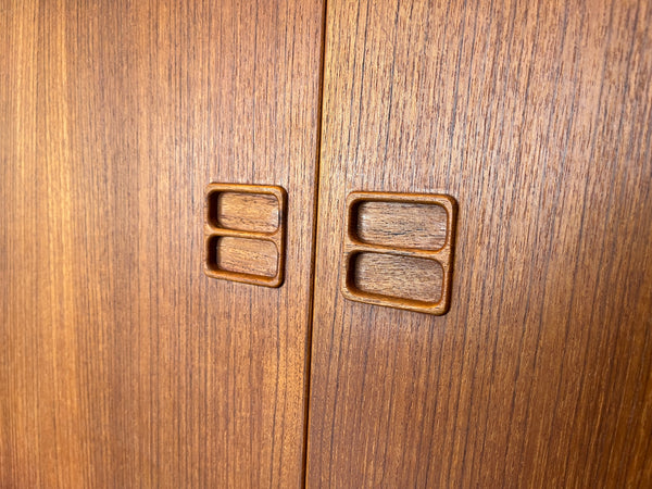 ラージキャビネット by Aerthoj Jensen ＆ Molholm Herning