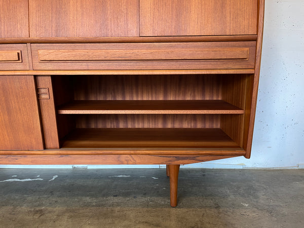 ラージキャビネット by Aerthoj Jensen ＆ Molholm Herning