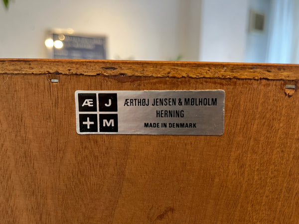 ラージキャビネット by Aerthoj Jensen ＆ Molholm Herning