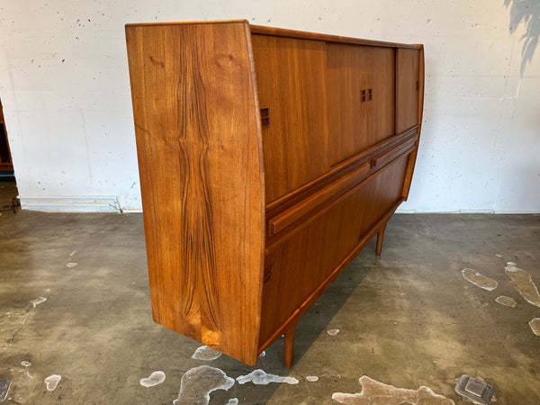 ラージキャビネット by Aerthoj Jensen ＆ Molholm Herning