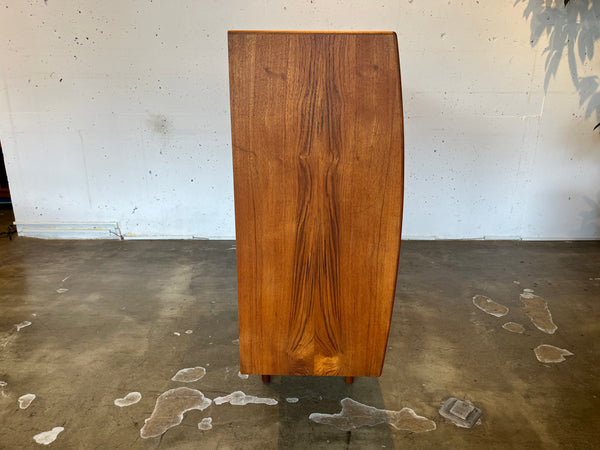 ラージキャビネット by Aerthoj Jensen ＆ Molholm Herning