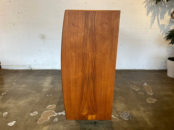 ラージキャビネット by Aerthoj Jensen ＆ Molholm Herning